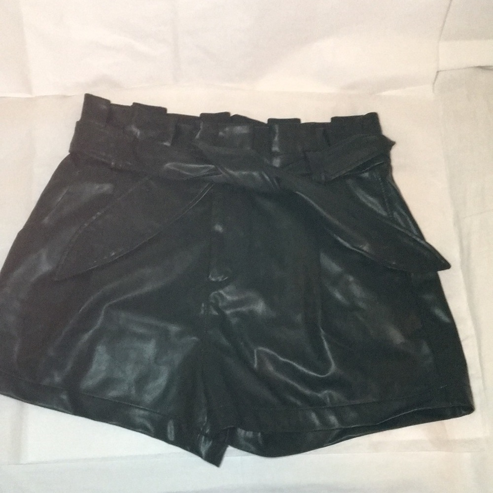 David Lerner black faux leather shorts. Size 6.